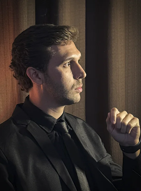 Dr. Gustavo Faria